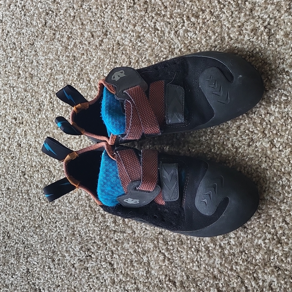 Size 8 eu 41 Evolve climbing shoes